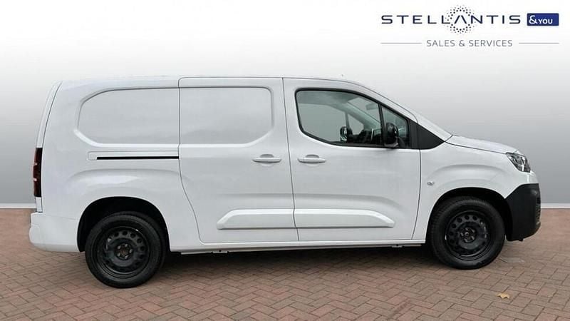 New 2024 Citroën Berlingo MPV | £18,995 (Super price) - Image 1/4