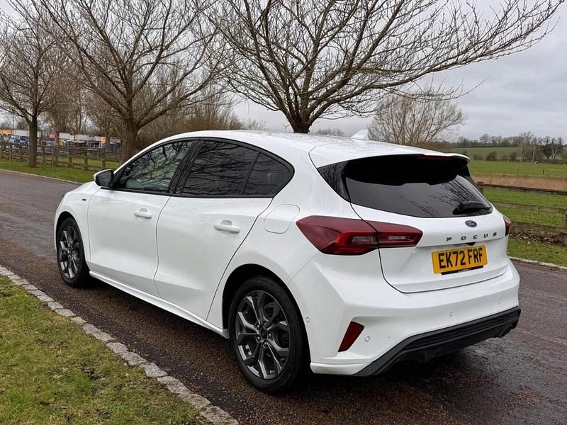 Used Ford Focus ST-Line 125 HP (91 kW) 2022 White Hatchback