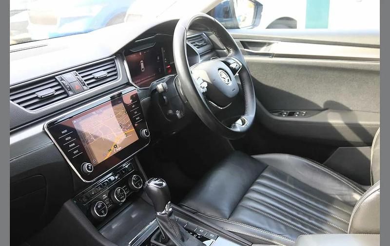 Used Skoda Superb SE L 147 HP (108 kW) 2022 Petrol blue metallic Estate