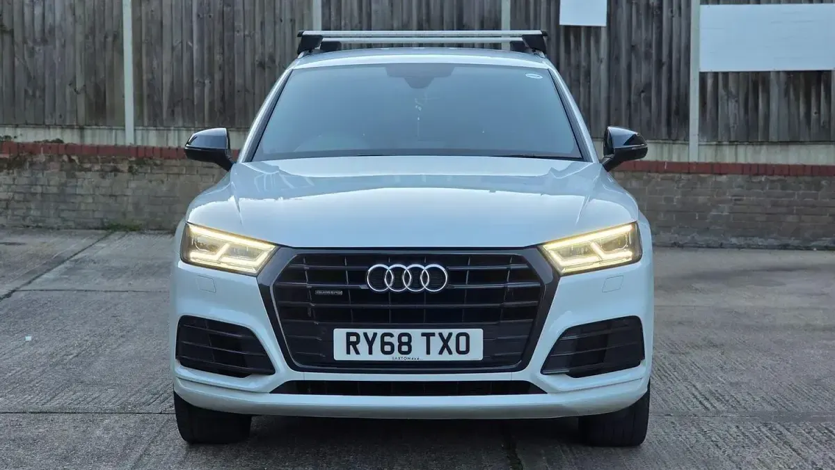 Used Audi Q5 Black Edition 190 HP (139 kW) 2019 White SUV