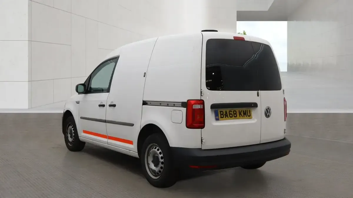 Usado VW Caddy Startline 102 HP (75 kW) 2019 Branco Monovolume