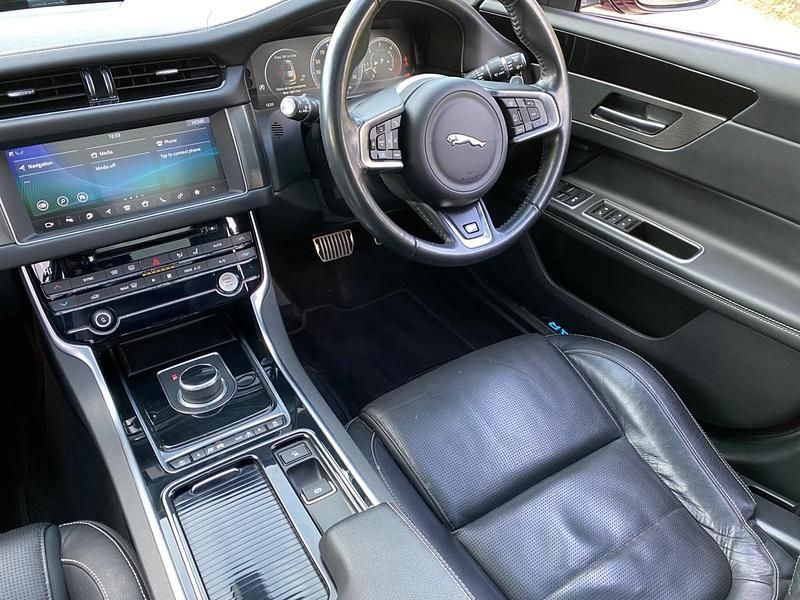 Used Jaguar XF Sportbrake S 300 HP (220 kW) 2019 Red Estate