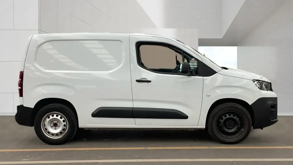 Used Peugeot Partner Premium 136 HP (100 kW) 2023 White MPV