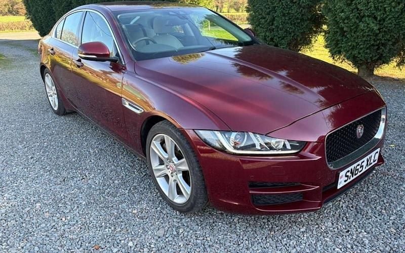 Used Jaguar XE Portfolio 241 HP (177 kW) 2015 Red Sedan