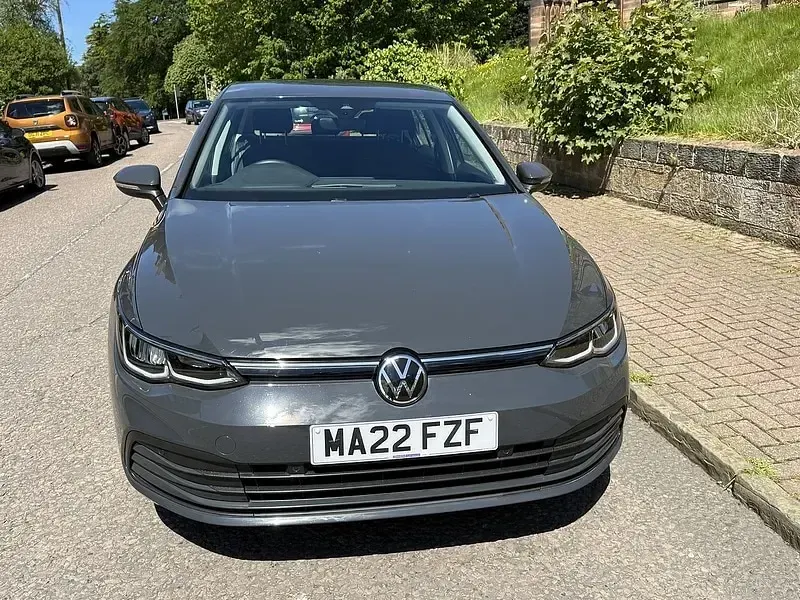 Usado VW Golf VIII Life 130 CV (95 kW) 2022 Gris Utilitario