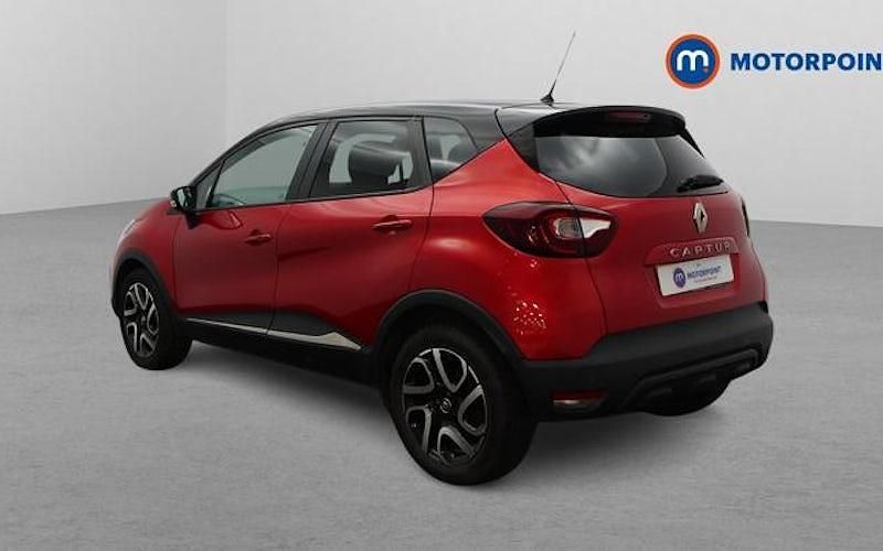 Second-hand Renault Captur Iconic 150 CP (110 kW) 2019 Roșu SUV