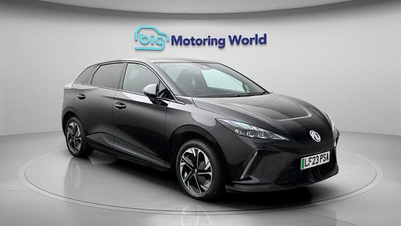 Begagnad MG MG4 EV Trophy 319 kW (435 HK) 2023 Svart Halvkombi