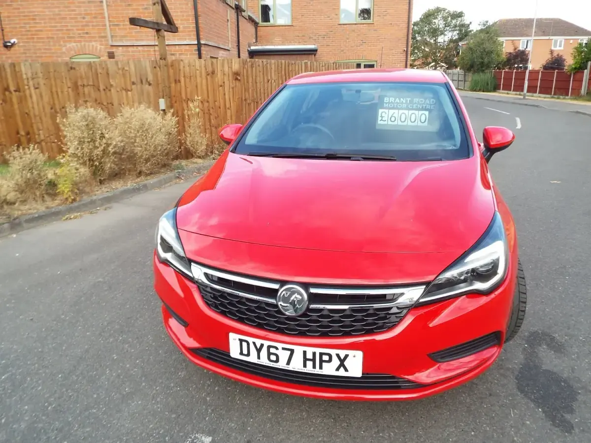 Used Vauxhall Astra Design Edition 105 HP (77 kW) 2017 Red Hatchback