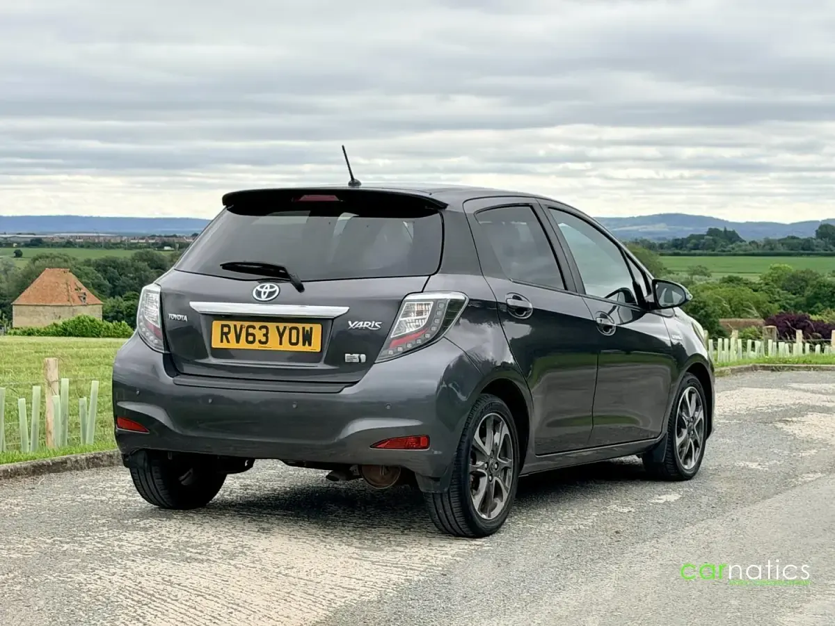 Used Toyota Yaris Trend 101 HP (74 kW) 2013 Grey Hatchback
