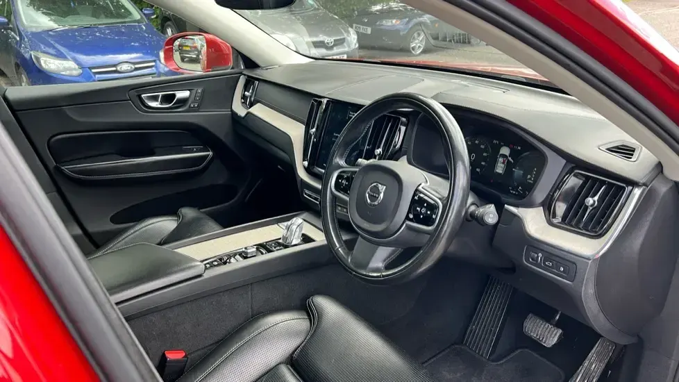 Used Volvo XC60 Inscription 407 HP (299 kW) 2018 Red SUV
