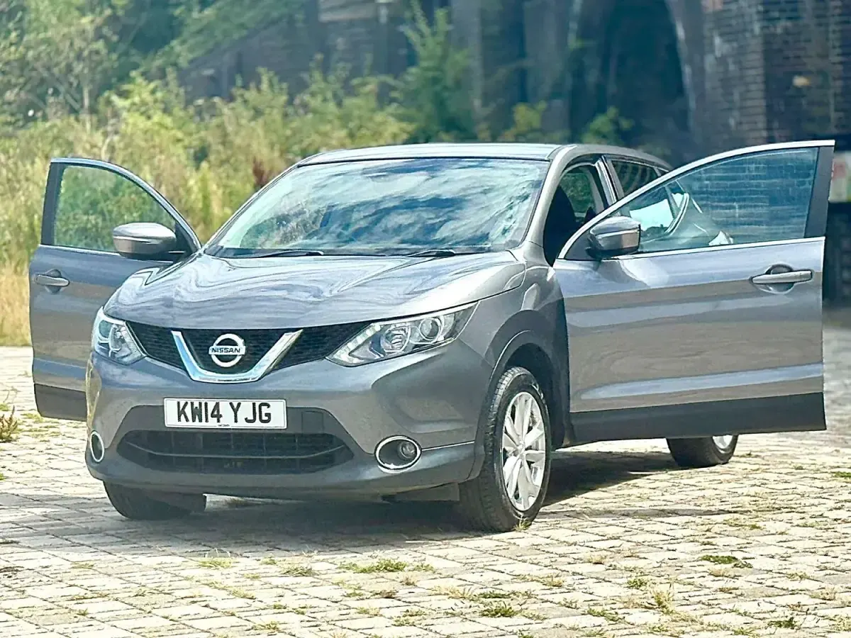 Used Nissan Qashqai Acenta 110 HP (80 kW) 2014 Grey SUV