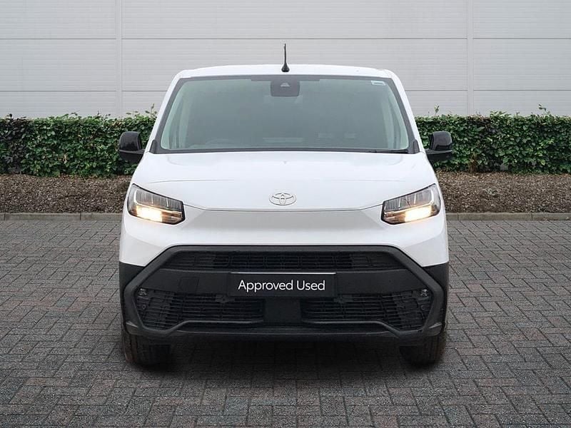 New Toyota Proace 50 kW (68 HP) 2025 White MPV