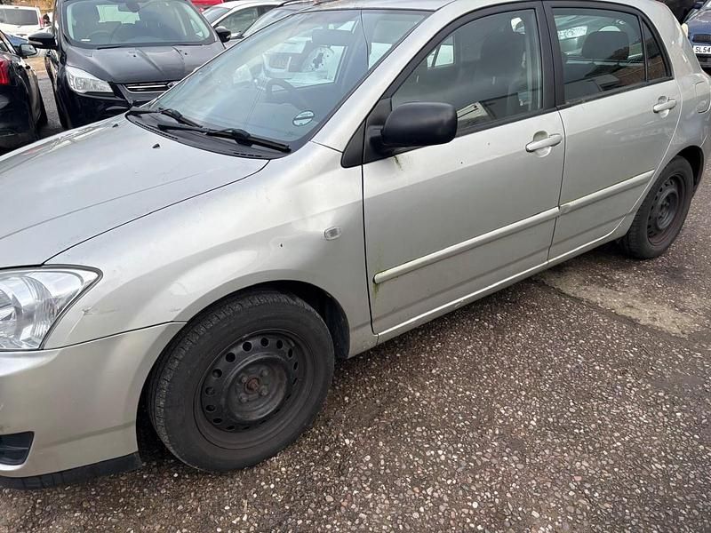 Used Toyota Corolla T2 97 HP (71 kW) 2006 Silver Hatchback