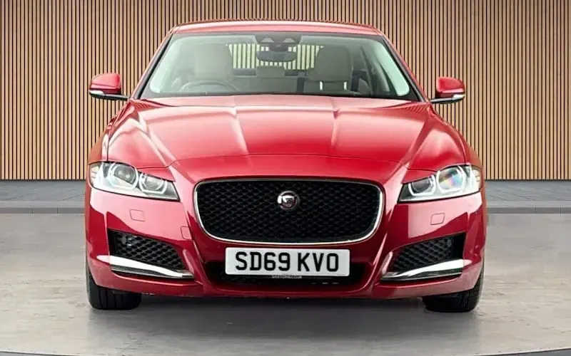 Used Jaguar XF Prestige 250 HP (183 kW) 2020 Red Sedan