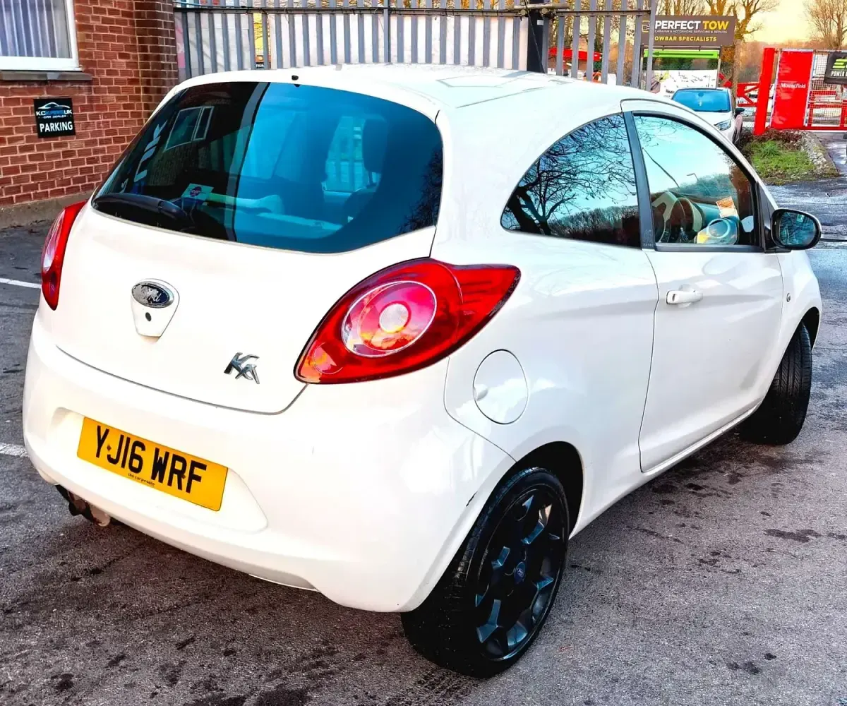 Used Ford Ka Zetec 69 HP (50 kW) 2016 White Hatchback
