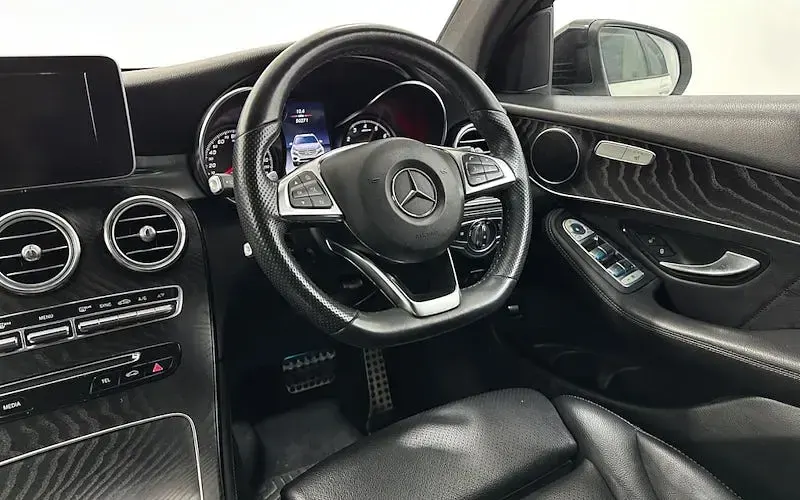 Used Mercedes GLC250 AMG 211 HP (155 kW) 2019 White SUV