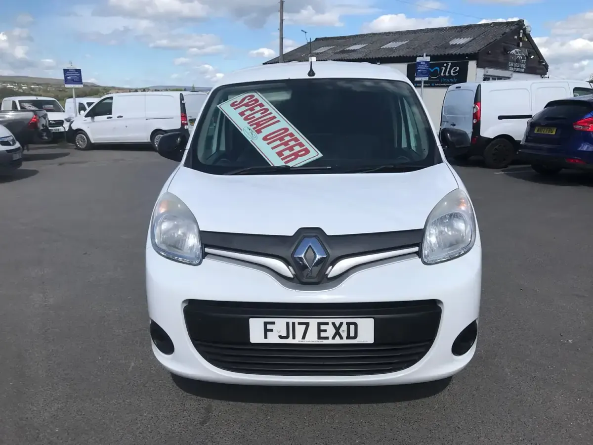Begagnad Renault Kangoo Business 90 HK (66 kW) 2017 Vit Minibuss