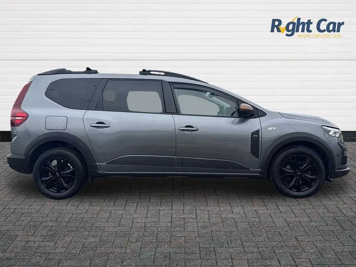 Used Dacia Jogger Extreme 110 HP (80 kW) 2024 Grey MPV