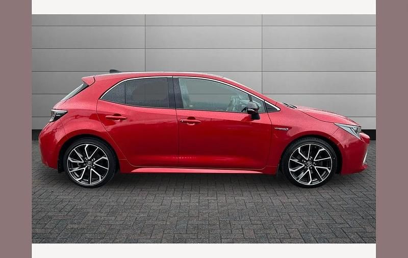 Used Toyota Corolla 184 HP (135 kW) 2019 Red Hatchback