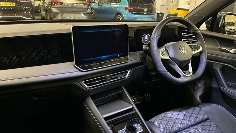 Used VW Tiguan R-line 204 HP (150 kW) 2025 Dolphin grey metallic SUV