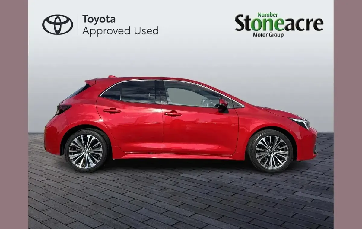 Used Toyota Corolla Design 138 HP (101 kW) 2023 Red Hatchback