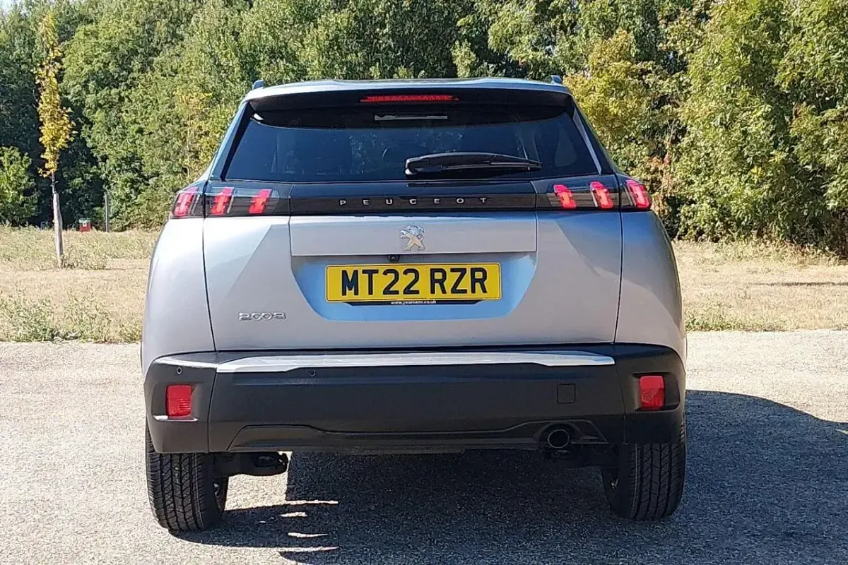 Used Peugeot 2008 Allure Premium 100 HP (73 kW) 2022 Grey SUV