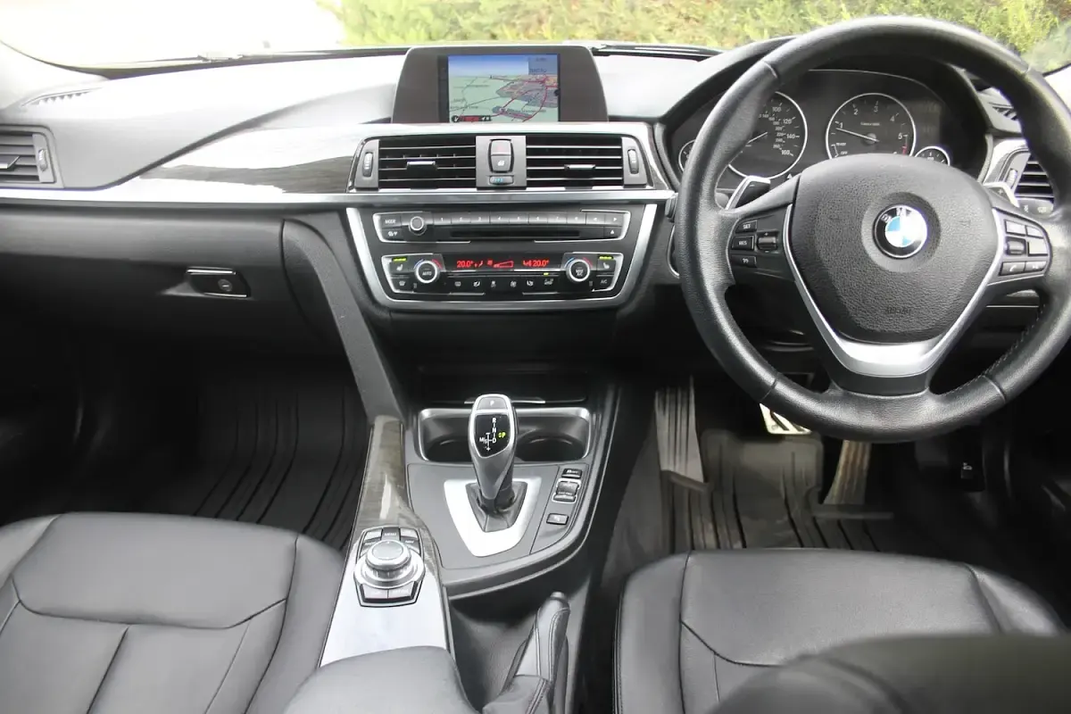 Used BMW 330 Luxury Line 2013 Black Estate