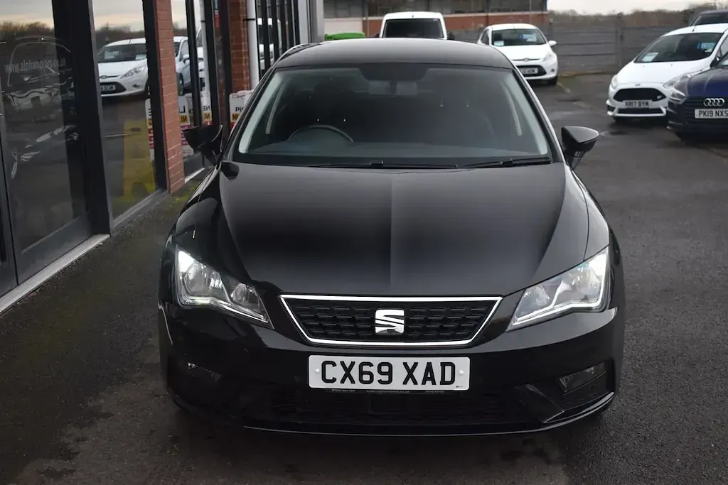Used Seat Leon SE Dynamic 130 HP (95 kW) 2019 Black Hatchback