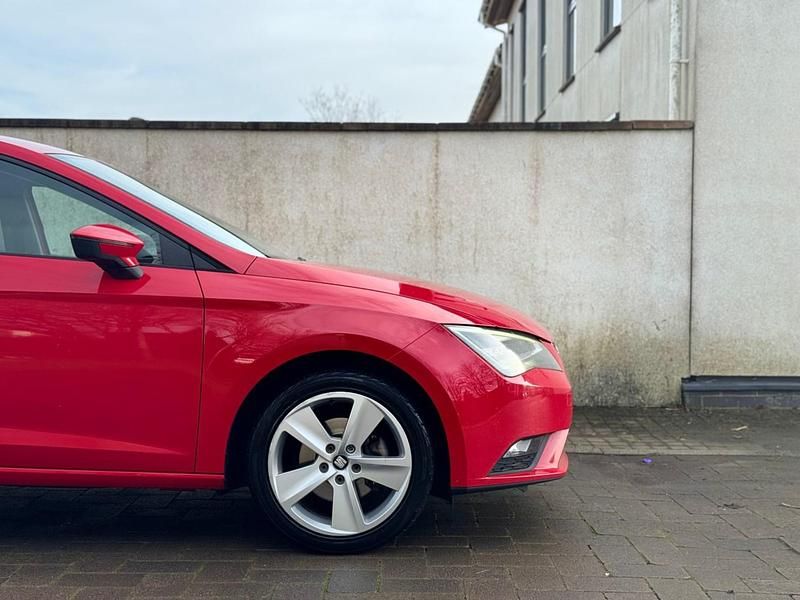 Used Seat Leon SE 105 HP (77 kW) 2013 Red Hatchback