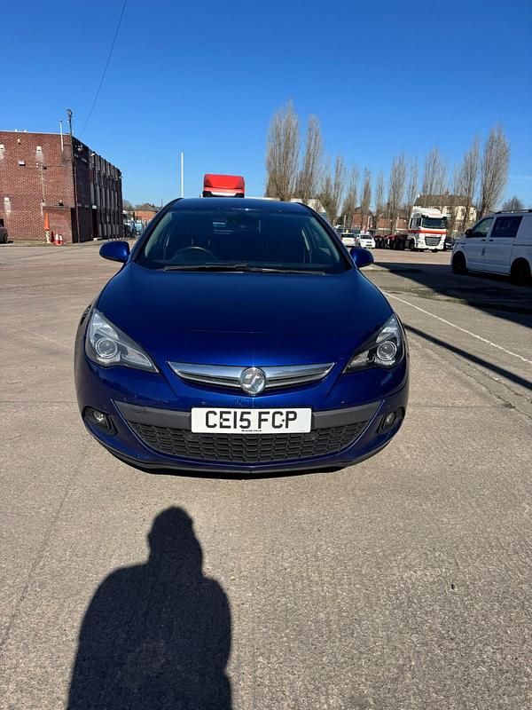 Used Vauxhall Astra GTC SRi 165 HP (121 kW) 2015 Blue Hatchback
