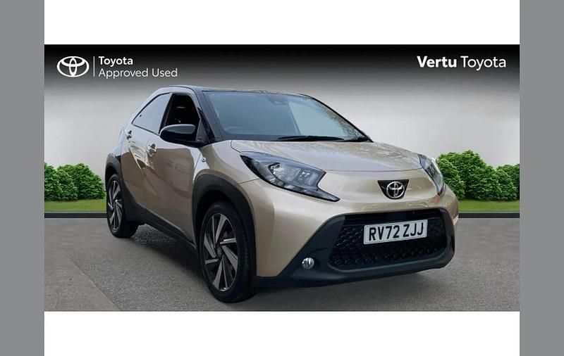 Used Toyota Aygo X 72 HP (52 kW) 2022 Beige SUV