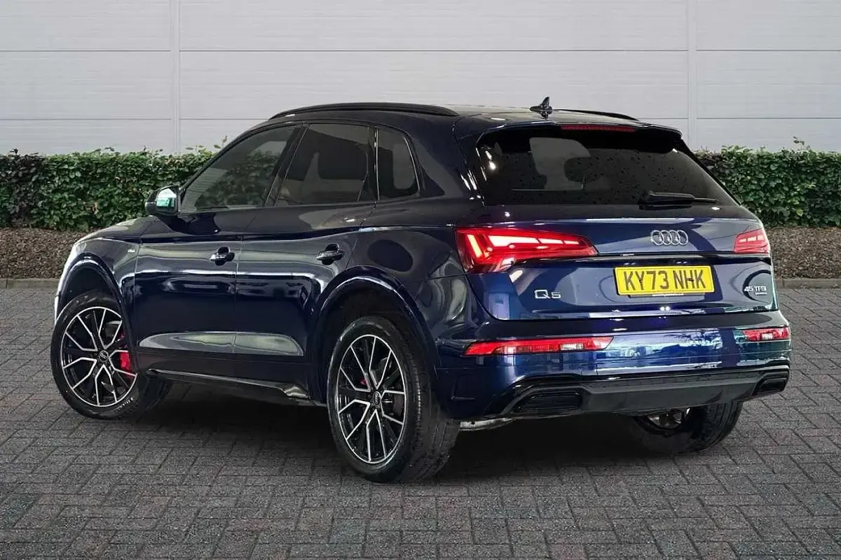 Used Audi Q5 Comfort 261 HP (191 kW) 2023 Blue SUV