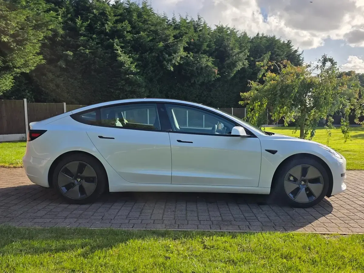 Used Tesla Model 3 Standard Range 208 kW (283 HP) 2021 White Sedan
