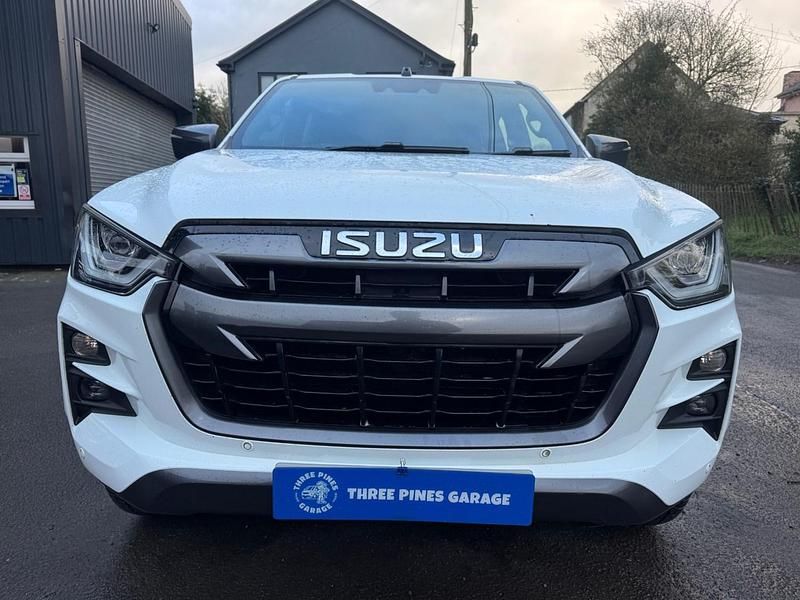 Used Isuzu D-Max 163 HP (119 kW) 2023 White Pickup