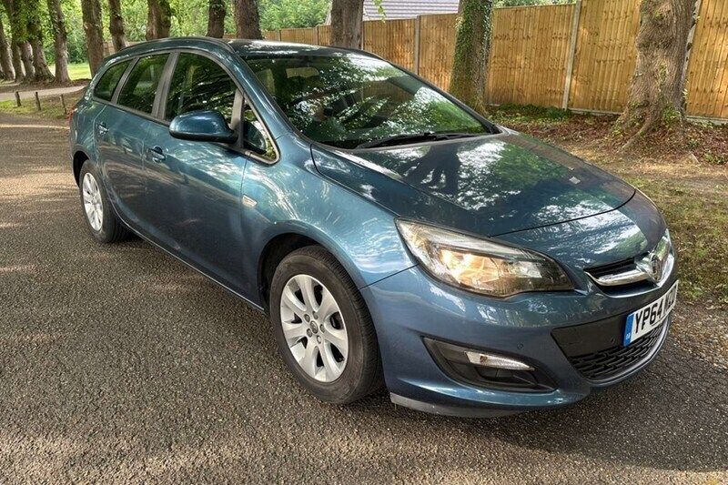 Blue Used 2014 Vauxhall Astra Design Edition Estate | £6,300 (A bit pricey) - Image 1/1