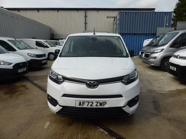 Used Toyota Proace Design 130 HP (95 kW) 2022 White MPV