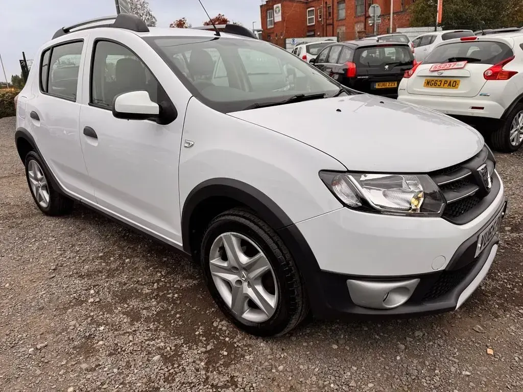 Używany Dacia Sandero Lauréate 90 KM (66 kW) 2015 Biały Hatchback