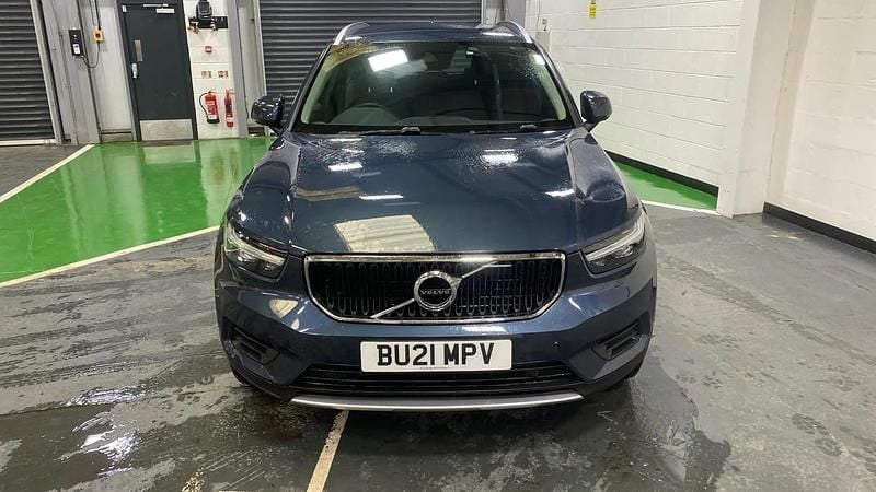 Used Volvo XC40 Momentum 197 HP (144 kW) 2021 Blue SUV