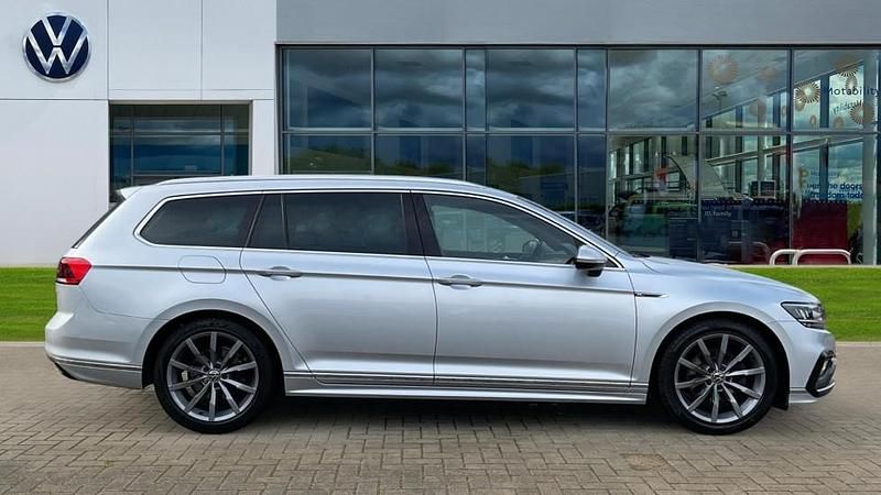 Used VW Passat R-line 150 HP (110 kW) 2023 Scale silver metallic Estate