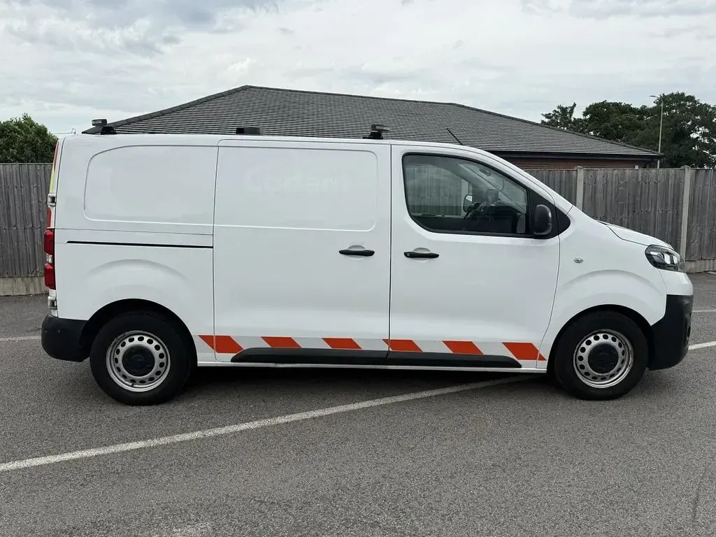 Used Vauxhall Vivaro Edition 100 HP (73 kW) 2019 White MPV