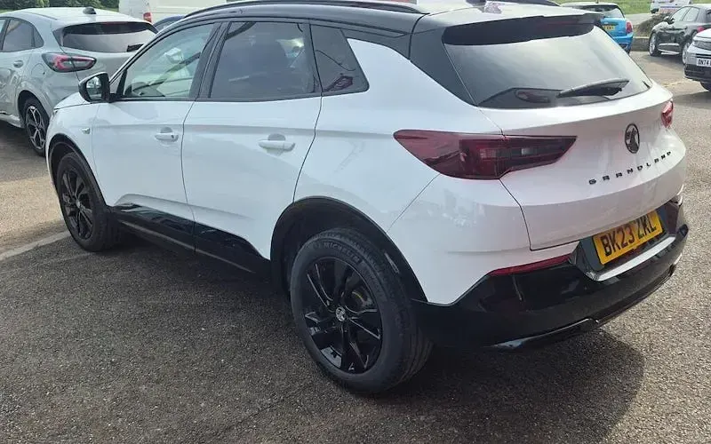 Used Vauxhall Grandland X GS Line 131 HP (96 kW) 2022 White SUV