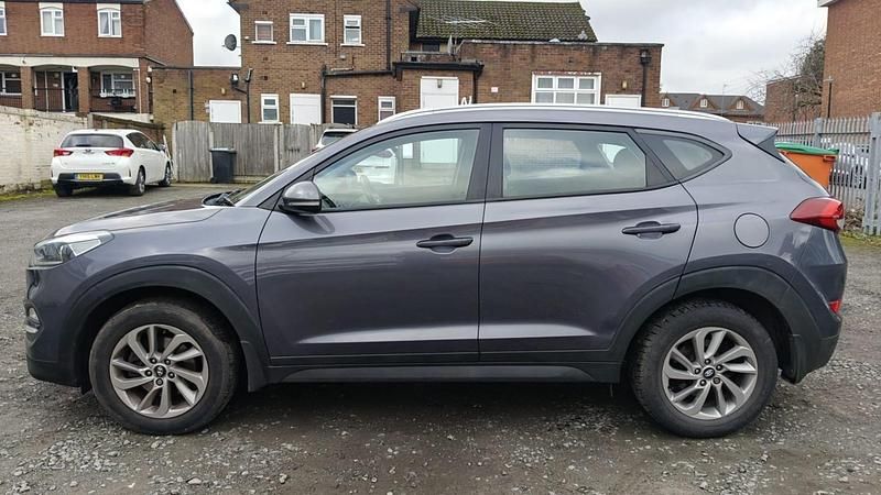 Usado Hyundai Tucson SE 116 HP (85 kW) 2015 Cinzento SUV