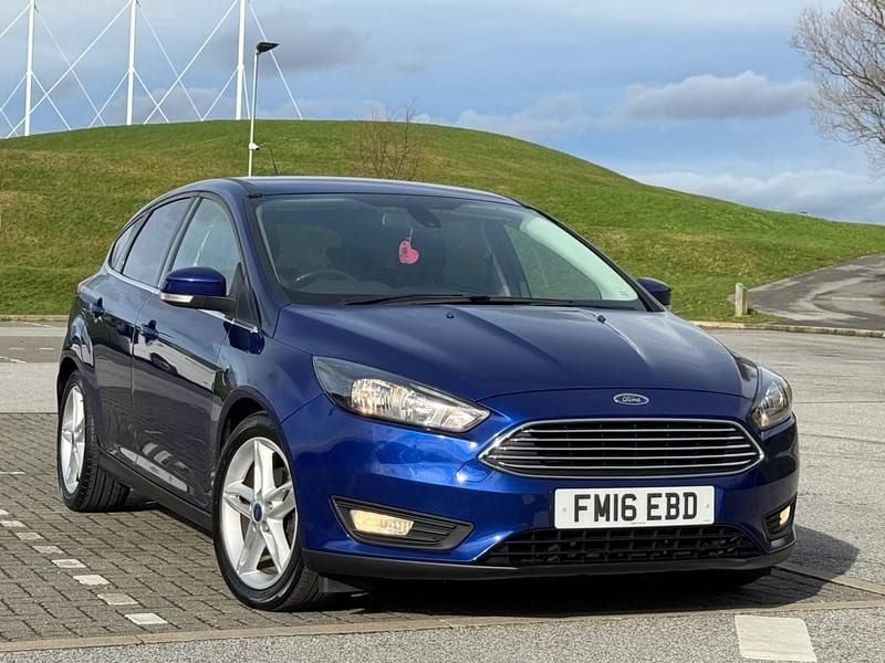 Used Ford Focus Zetec 125 HP (91 kW) 2016 Blue Hatchback