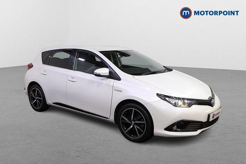 White Used 2018 Toyota Auris Hybrid Design Hatchback | £14,749 (Fair price) - Image 1/4
