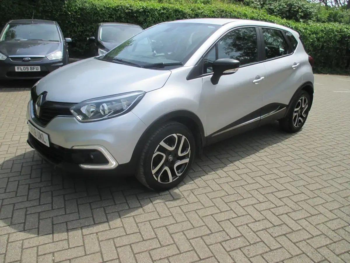 Used Renault Captur Dynamique 90 HP (66 kW) 2018 Silver SUV