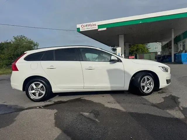 Used Volvo V60 Business Edition 190 HP (139 kW) 2016 White Estate