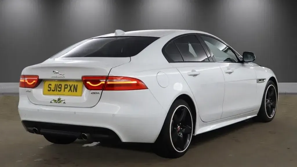 Used Jaguar XE Ingenium 200 HP (147 kW) 2019 White Sedan