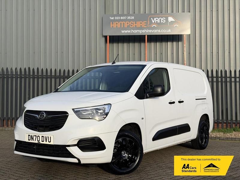 Used Vauxhall Combo Sportive 100 HP (73 kW) 2020 White Van