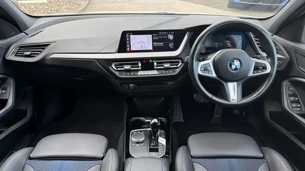 Usado BMW 118 M Sport 134 HP (98 kW) 2023 Branco Citadino