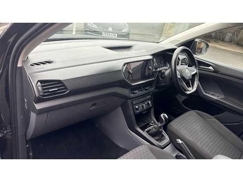 Used VW T-Cross SE 115 HP (84 kW) 2019 SUV